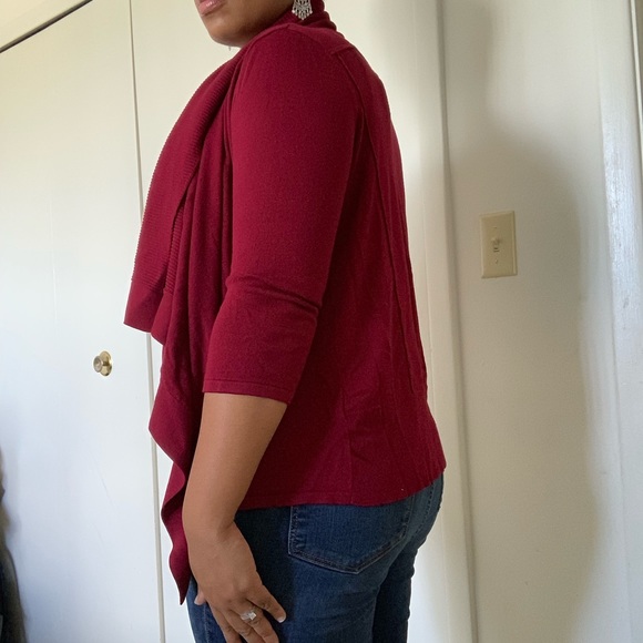 Draped-collar cardigan. Burgundy,3/4 length sleeve - Picture 3 of 4